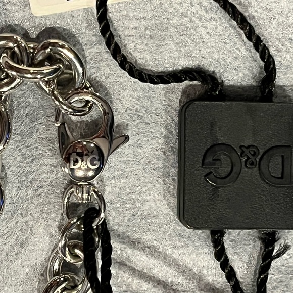 SPECIAL 🥂🎉🎊
SPECIAL NEW in BOX Dolce & Gabbana Bracelet sandals - Picture 5 of 10